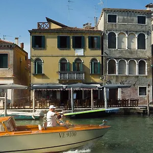Casa Virginia Direct At The Canal Cannaregio With Own Roof Terrace Appartement Venise