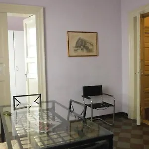 https://three-rooms-near-central-station.taorminaitalyhotels.com